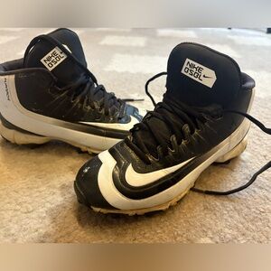 Nike Black and White baseball/softball cleats